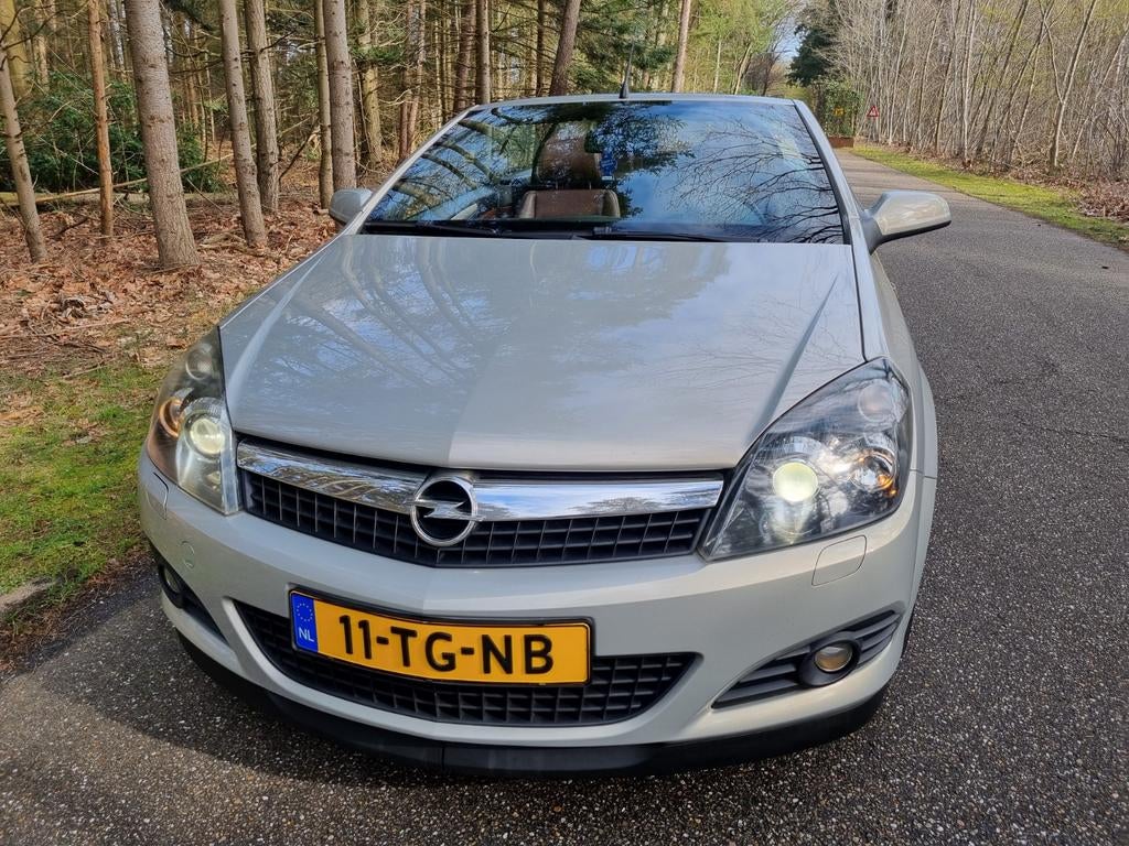 Opel Astra 1.8i TwinTop Cabrio Nette Staat NL Auto met APK.., Auto's, Opel, Voorwielaandrijving, 4 cilinders, Cabriolet, Leder
