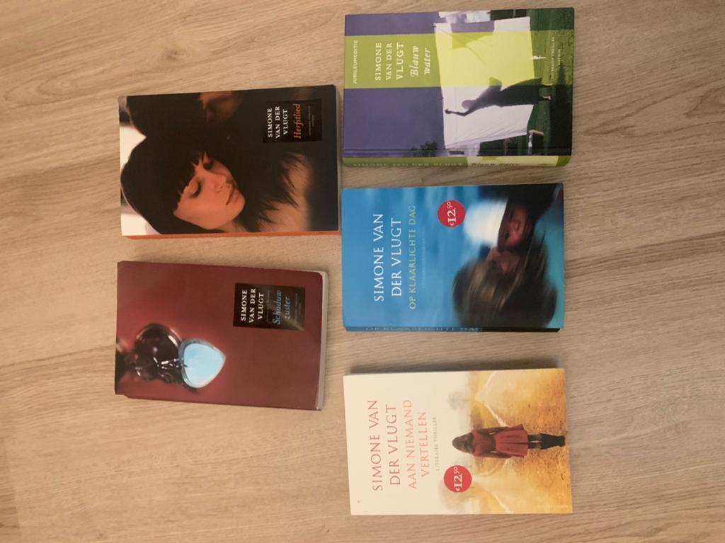 5 boeken van Simone van der Vlugt, Boeken, Ophalen of Verzenden, Gelezen, Nederland