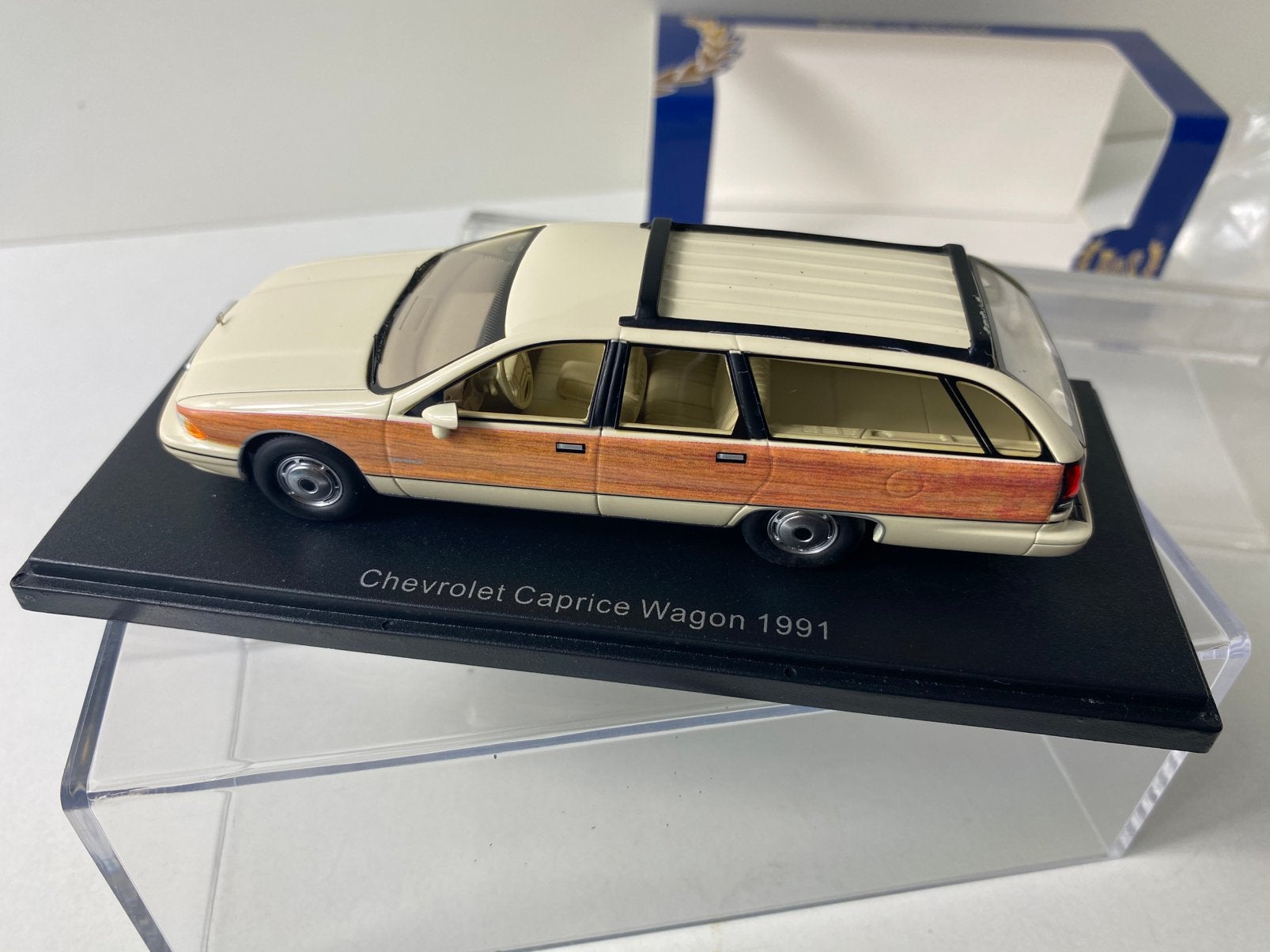 1:43 CHEVROLET CAPRICE WAGON 1991-“ best of show”-in OVP, Ophalen of Verzenden, Nieuw, Auto, Overige merken