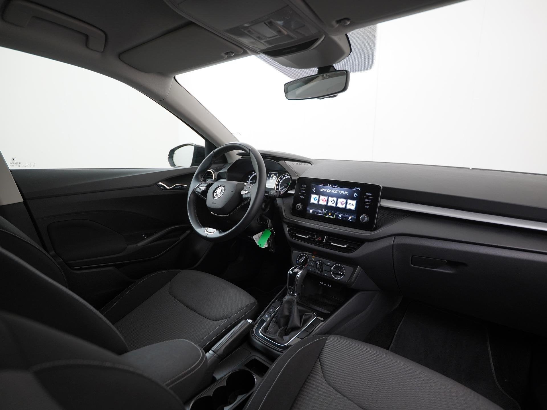 Skoda Fabia 1.0 TSI Ambition DSG | Carplay | Stoelverwarming, Auto's, Skoda, Stof, Gebruikt, Euro 6, Zwart