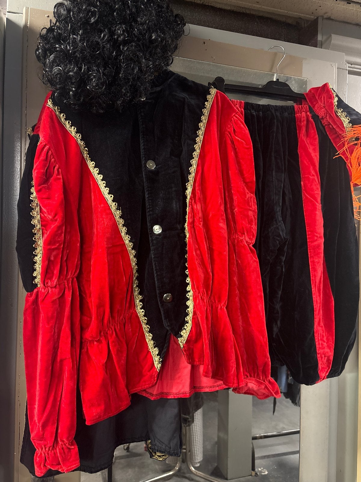 Pietenpak fluweel maat 56 compleet met accessoires, Ophalen of Verzenden, Gebruikt, Pak of Jurk