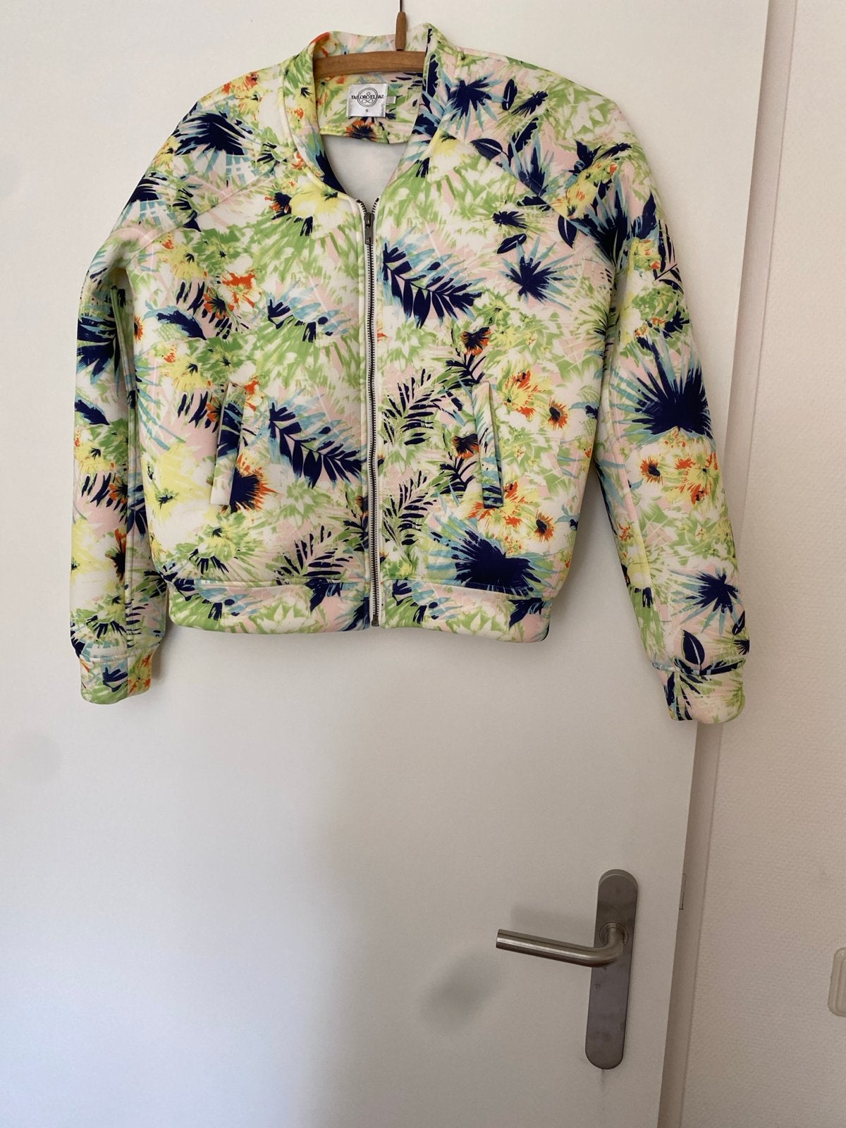 Zomerse bomberjack met bloemenprint - Tailor & Elbaz, Ophalen, Zo goed als nieuw, Maat 36 (S), Meerkleurig