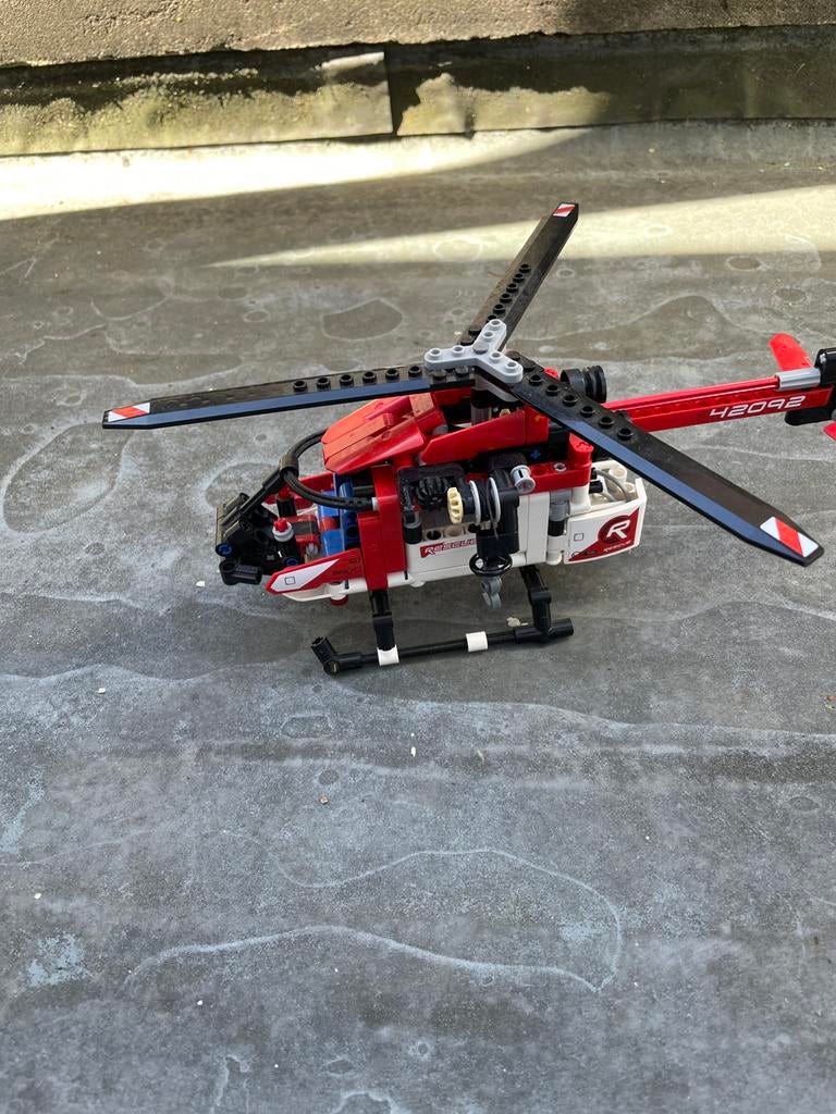 Lego Technic Red Rescue Helikopter 42092, Lego, Ophalen of Verzenden, Zo goed als nieuw, Complete set