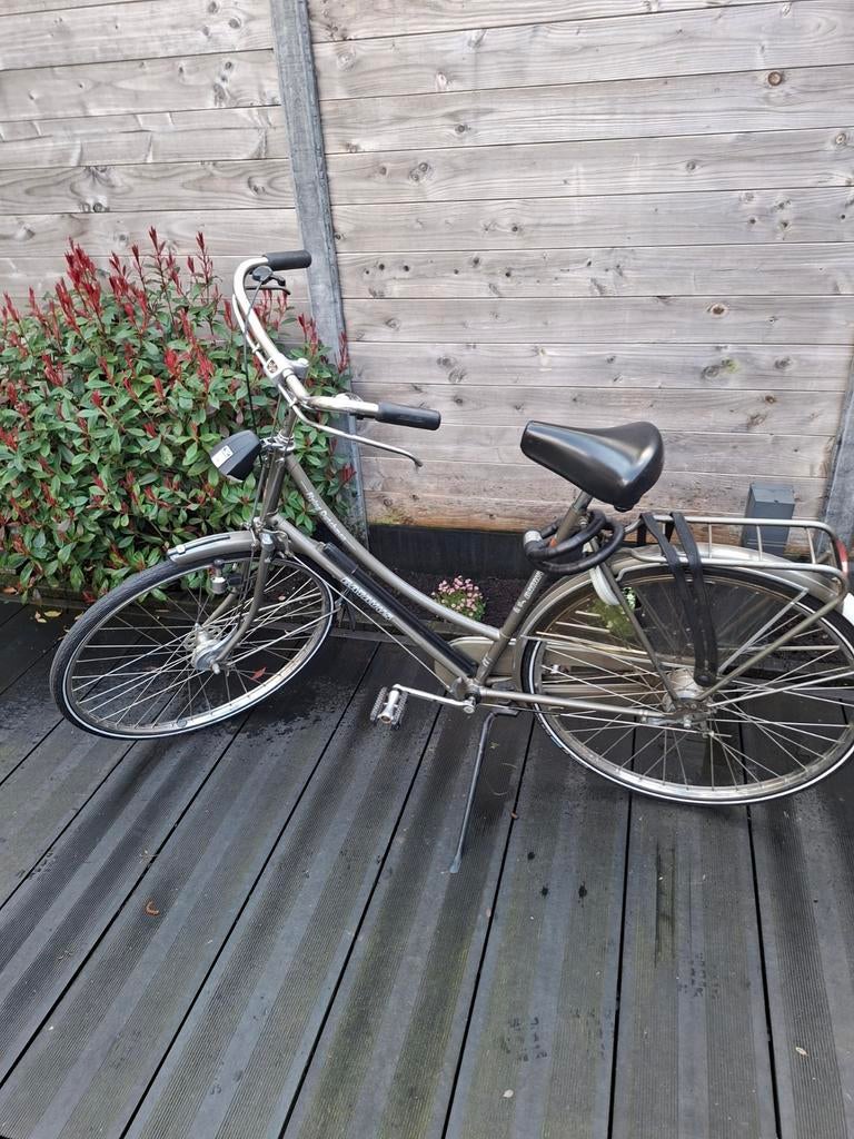 Batavus fiets in goede staat, Fietsen en Brommers, Fietsen | Dames | Damesfietsen, Ophalen, Velgrem, Versnellingen, Batavus