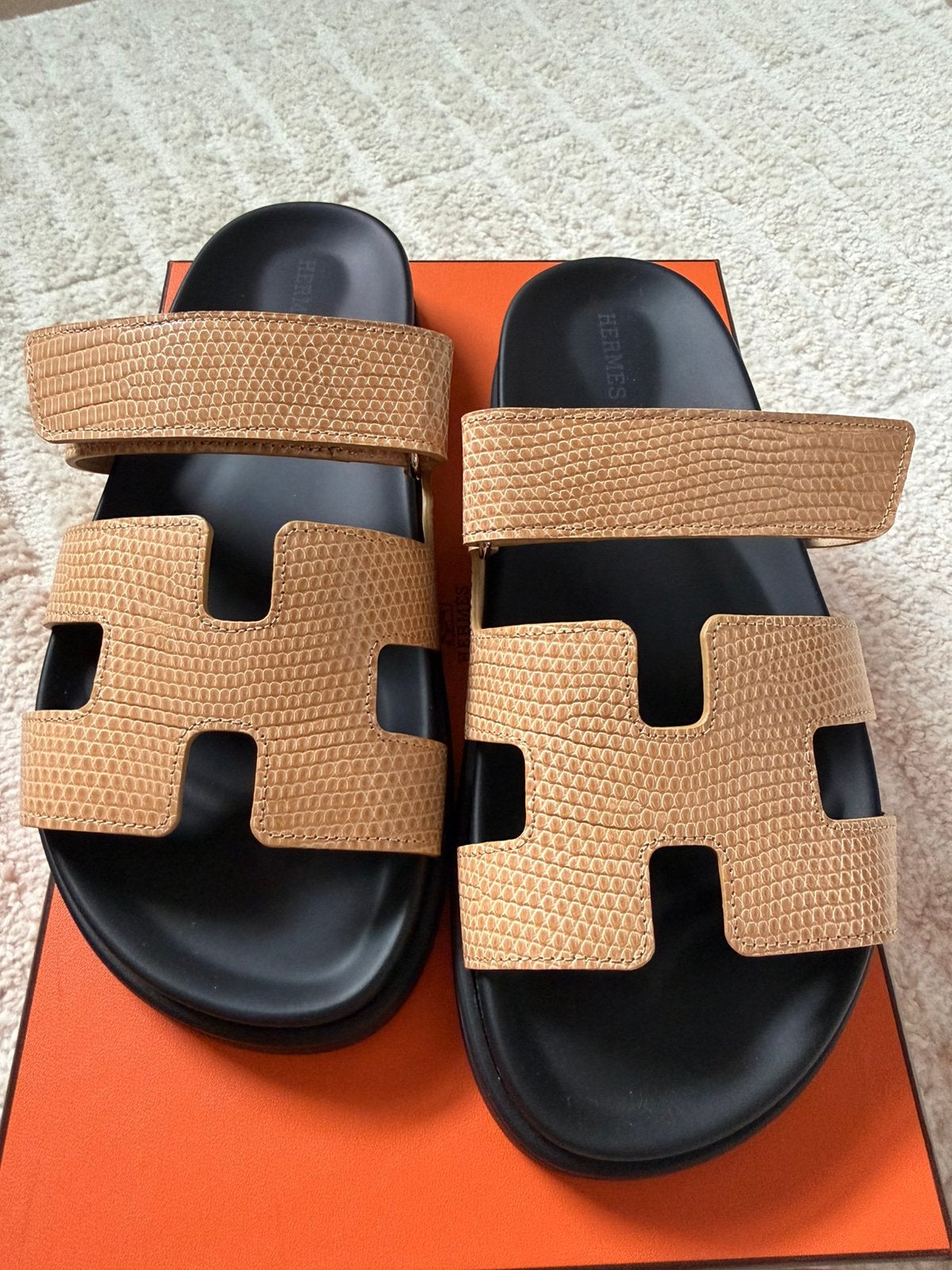 Hermes chypre, Kleding | Dames, Ophalen of Verzenden, Zo goed als nieuw, Beige, Sneakers of Gympen