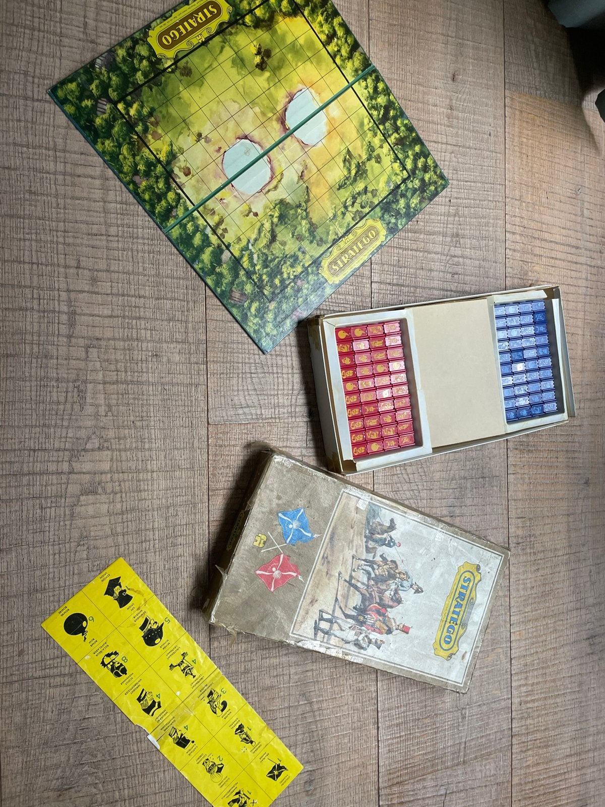 Oud Stratego spel - Compleet, doos beschadigd (onderdelen), Een of twee spelers, Ophalen of Verzenden, Gebruikt