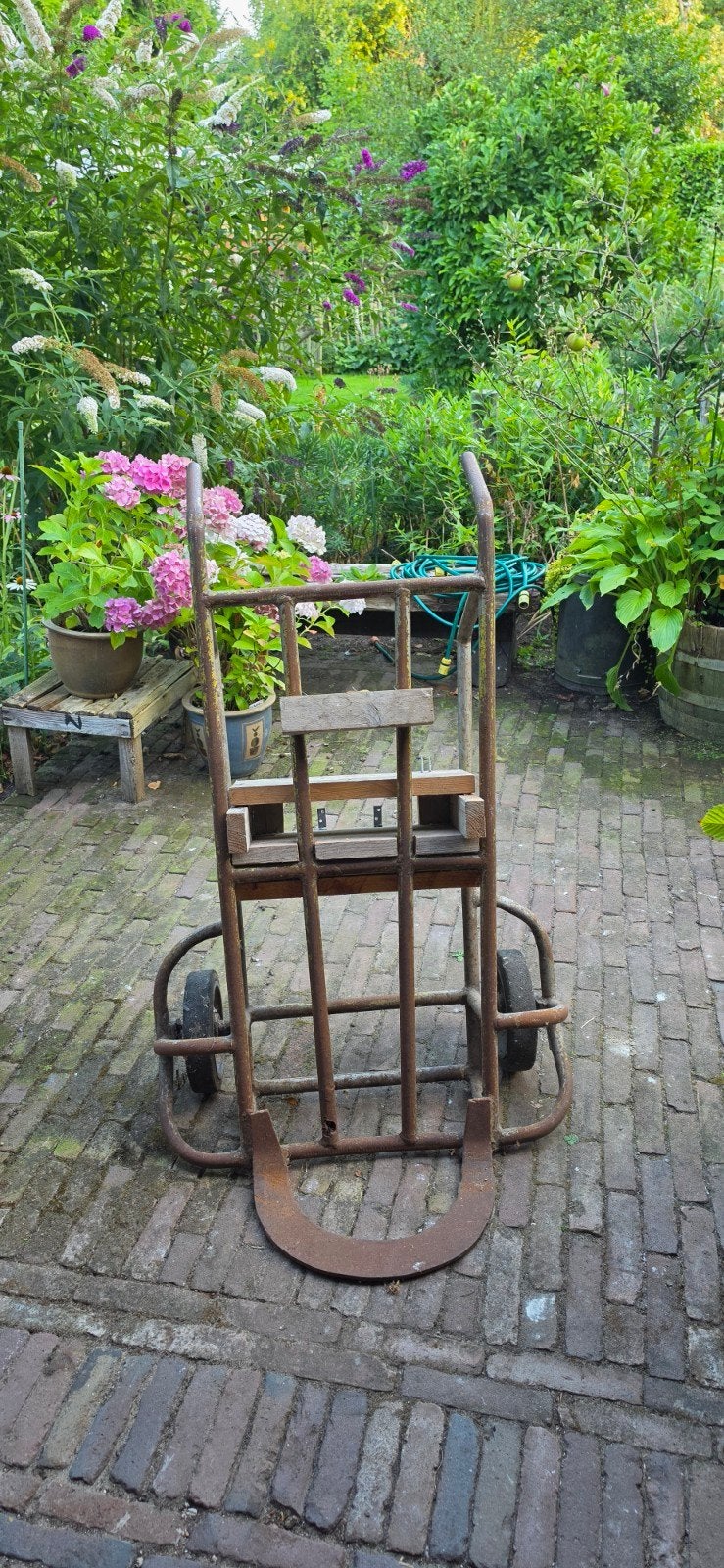oude steekwagen _ tv standaard, Ophalen