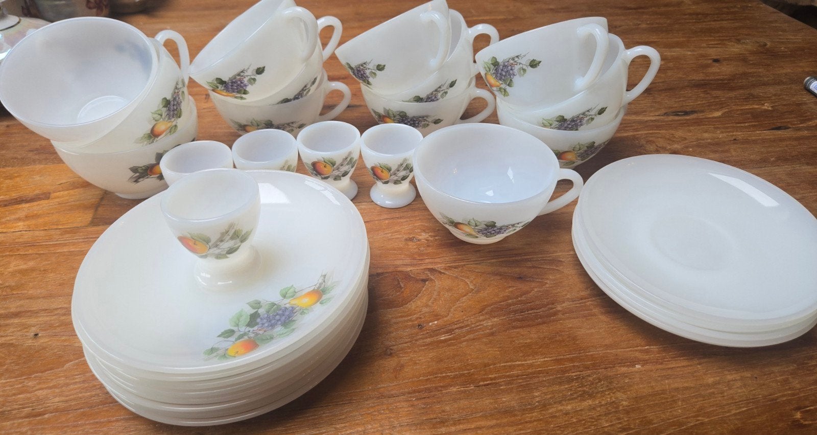 Arcopal France, Servies: 30 delig. Kopjes, Schoteltjes, eier, Ophalen of Verzenden, Zo goed als nieuw