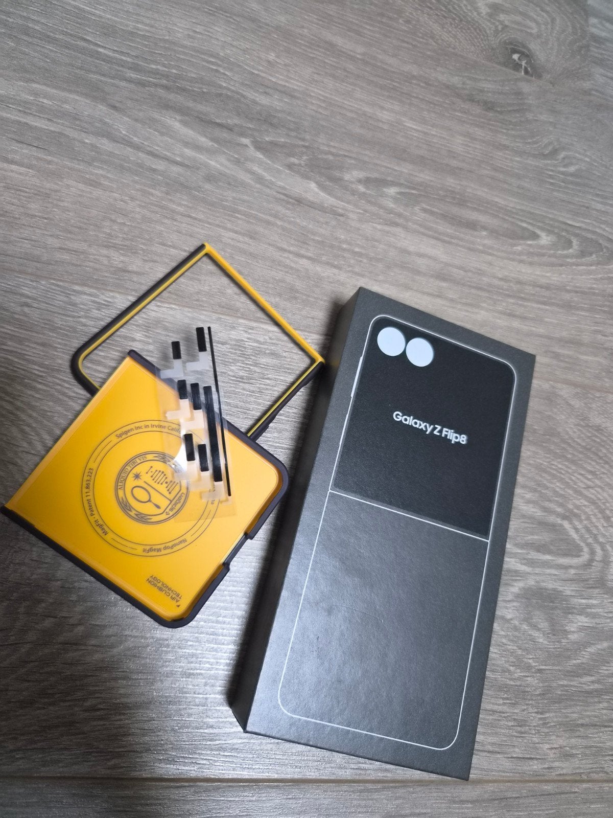 Samsung Galaxy Z Flip 8 256GB Nieuw in doos met hoesje