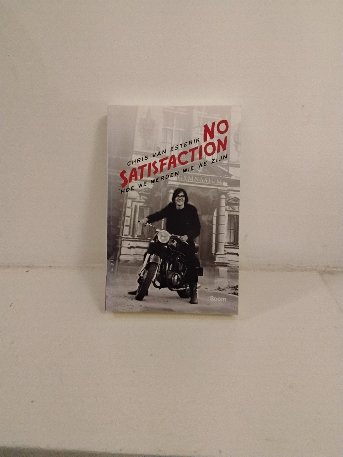 No Satisfaction - Chris van Esterik (Boek), Ophalen of Verzenden, Zo goed als nieuw, Chris van Esterik, Nederland