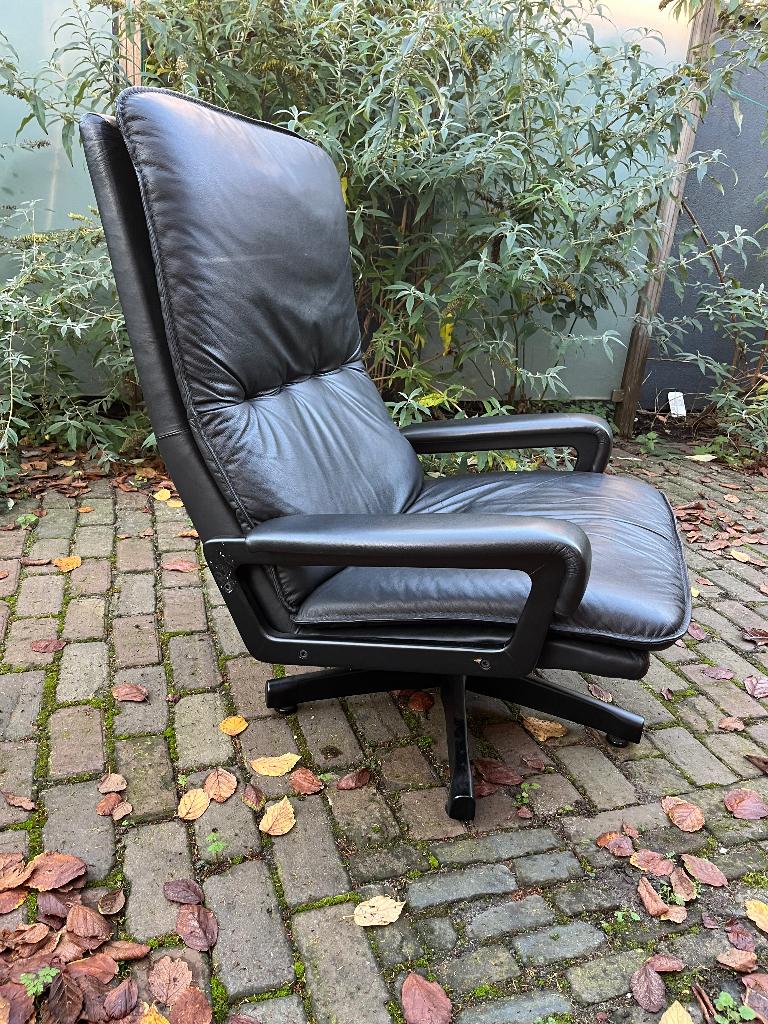 King Chair WK Möbler zwart leer zgan, Ophalen, Vintage Loungen Mancave, 75 tot 100 cm, Leer