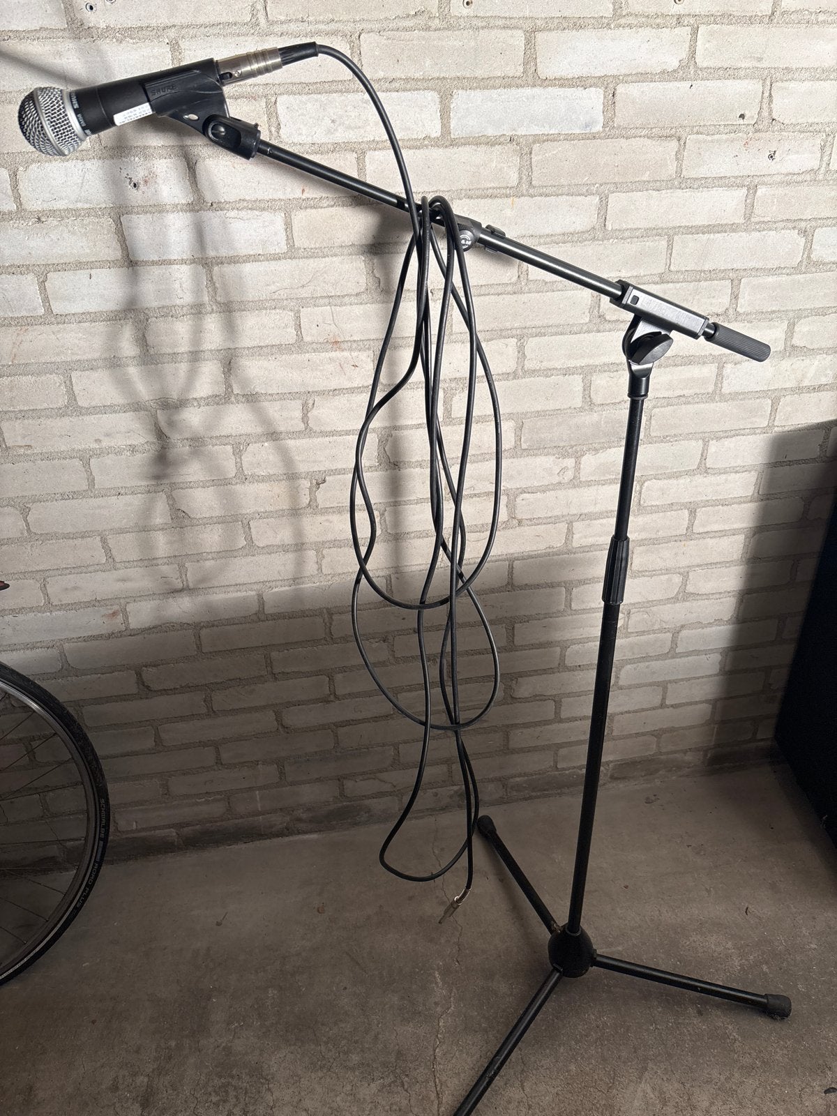 Microfoon met standaard en kabel, Ophalen of Verzenden, Gebruikt, Zangmicrofoon