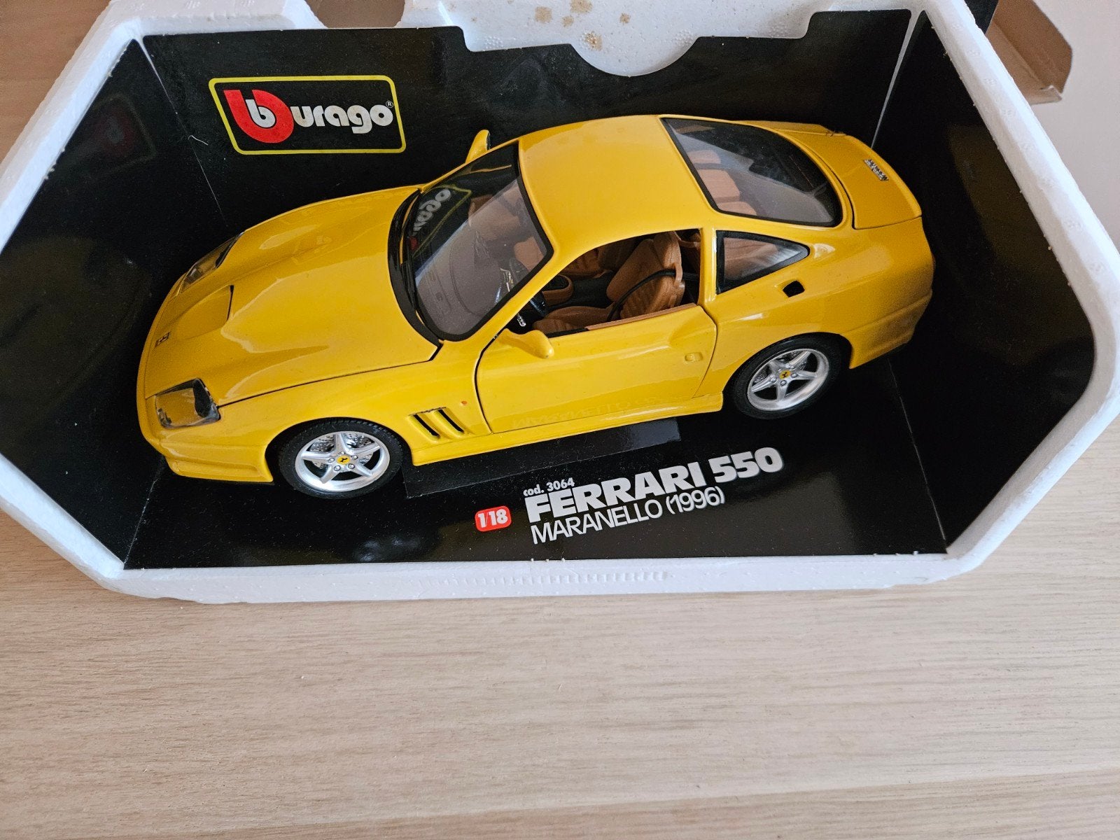 Ferrari 550 Maranello modelauto Burago 1/18 (1996), Ophalen of Verzenden, Nieuw, Auto, Bburago