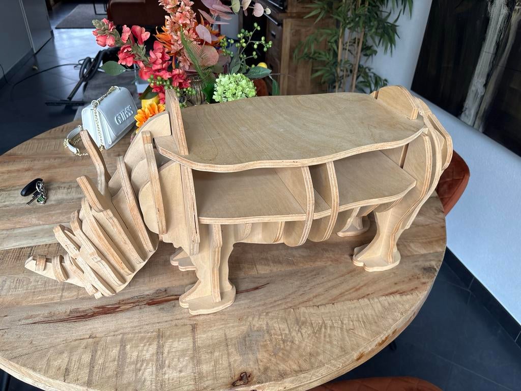 Unieke Neushoorn Boekenkast - Decoratief & Functioneel, Met plank(en), Gebruikt, Minder dan 100 cm, 25 tot 50 cm