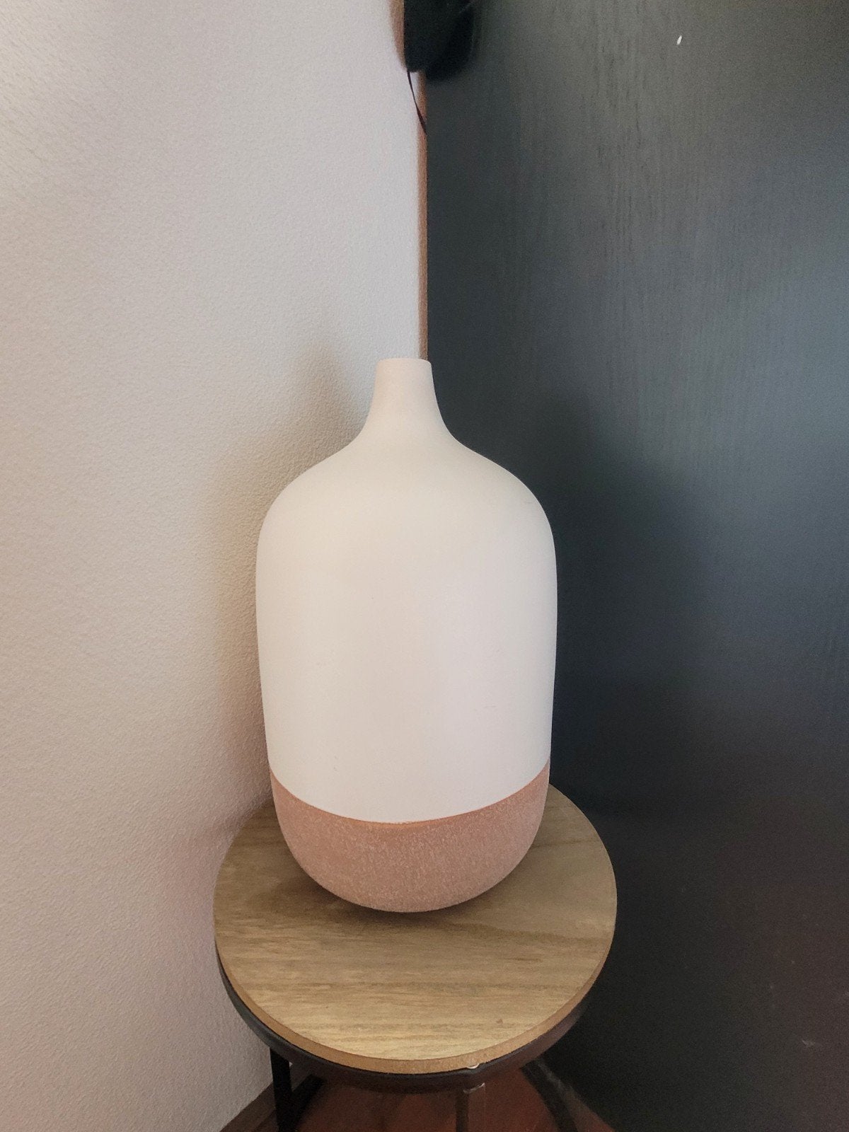 Moderne vaas wit met zandkleurige onderkant bohemian, Ophalen, Gebruikt, Wit, Geschikt voor droogbloemen