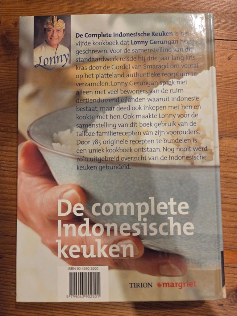 Kookboek De complete Indonesische keuken - Lonny Gerungan, Boeken, Kookboeken, Ophalen of Verzenden, Zo goed als nieuw, Azië en Oosters