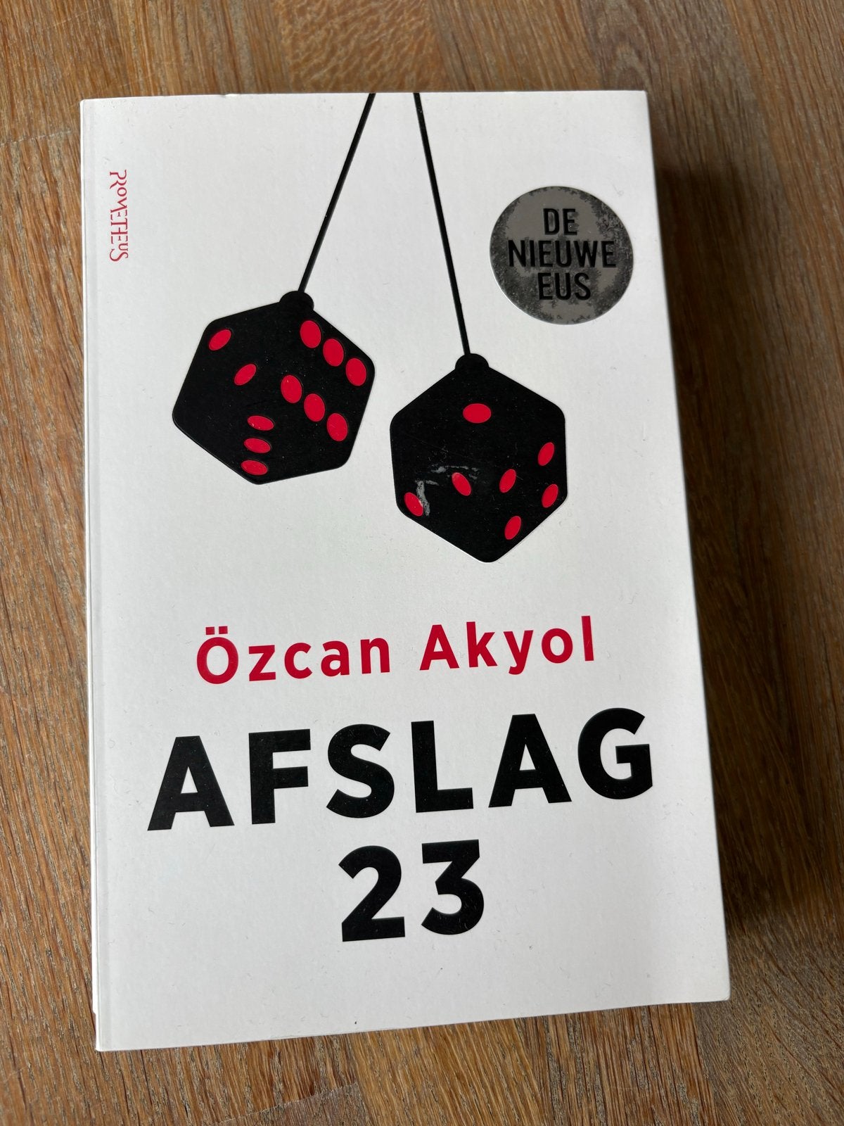 Afslag 23 - Özcan Akyol (De Nieuwe Eus), Ophalen of Verzenden, Zo goed als nieuw, Nederland