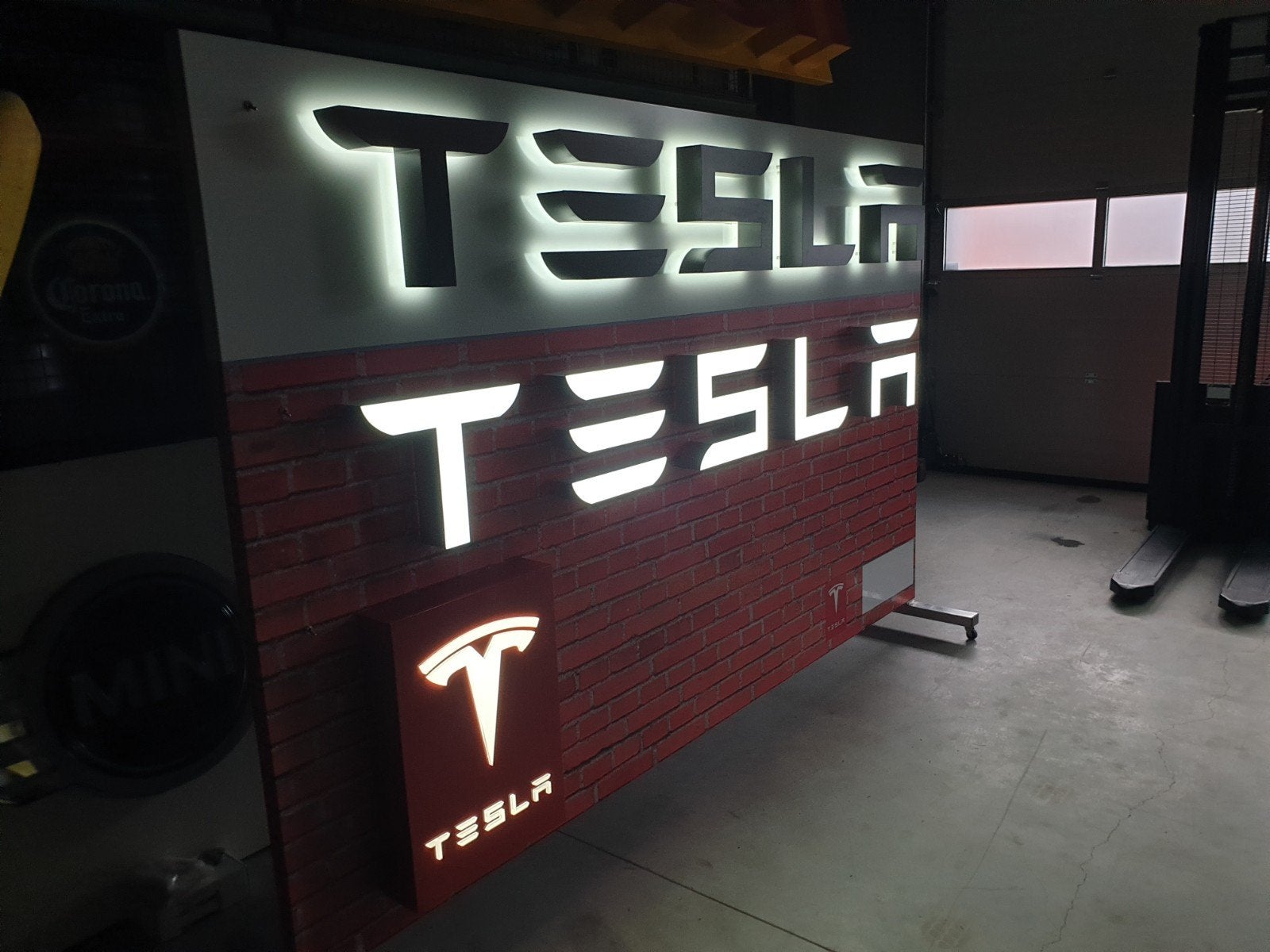 Tesla Sign Led verrijdbare wand 270 bij 180cm, marge factuur, Verzamelen, Ophalen, Eu, Eu, Lichtbak of (neon) lamp
