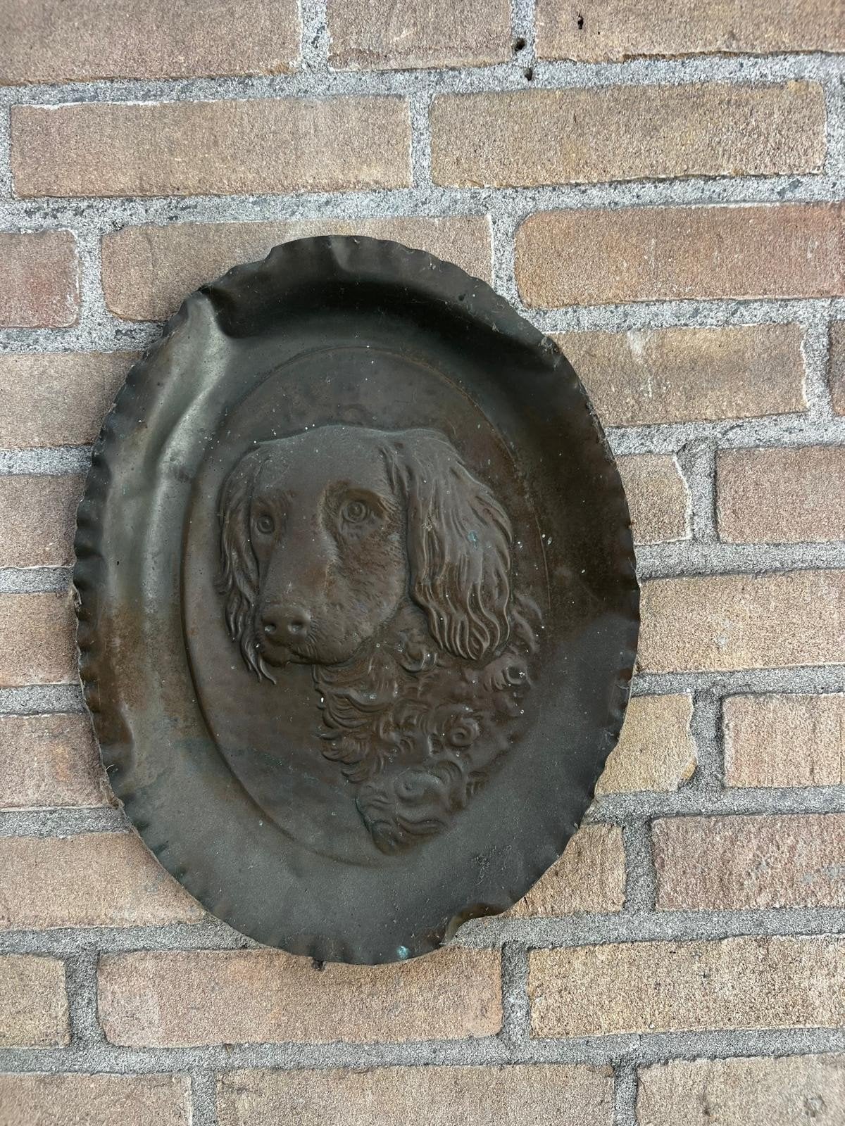 bord met teckel erop, Ophalen, Rond, Hout