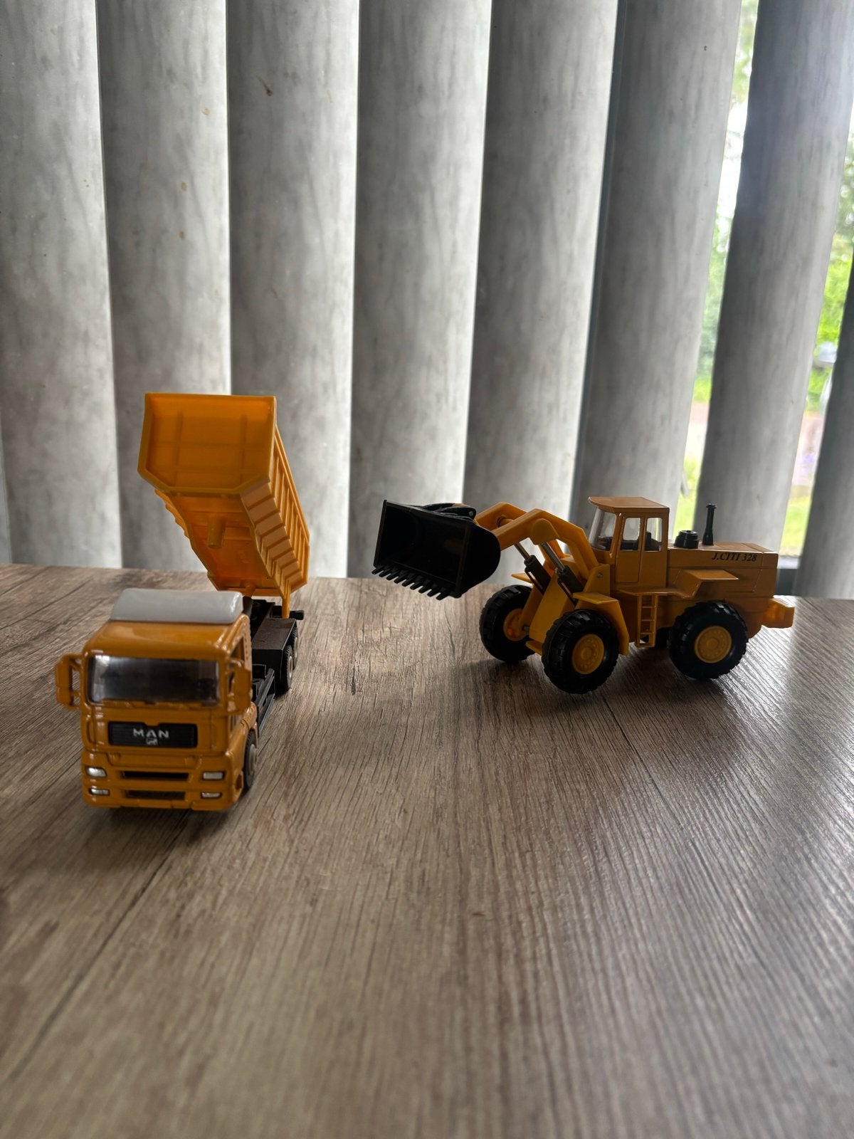 Speelgoed vrachtwagen en graafmachine, Ophalen, Gebruikt