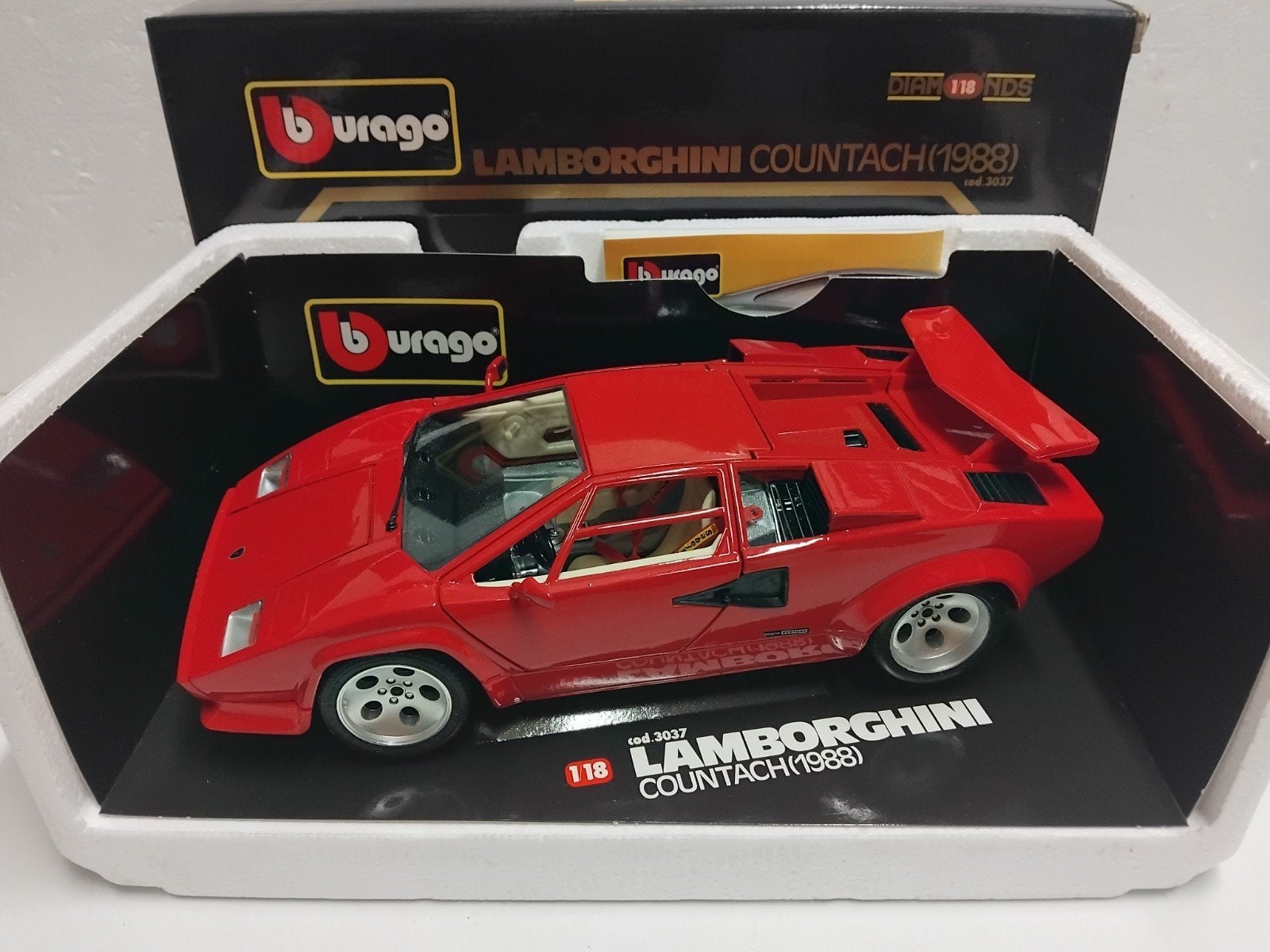 Lamborghini Countach 5000 rood 1988 Bburago metal 1:18 KRD, Ophalen of Verzenden, Zo goed als nieuw, Auto, Bburago