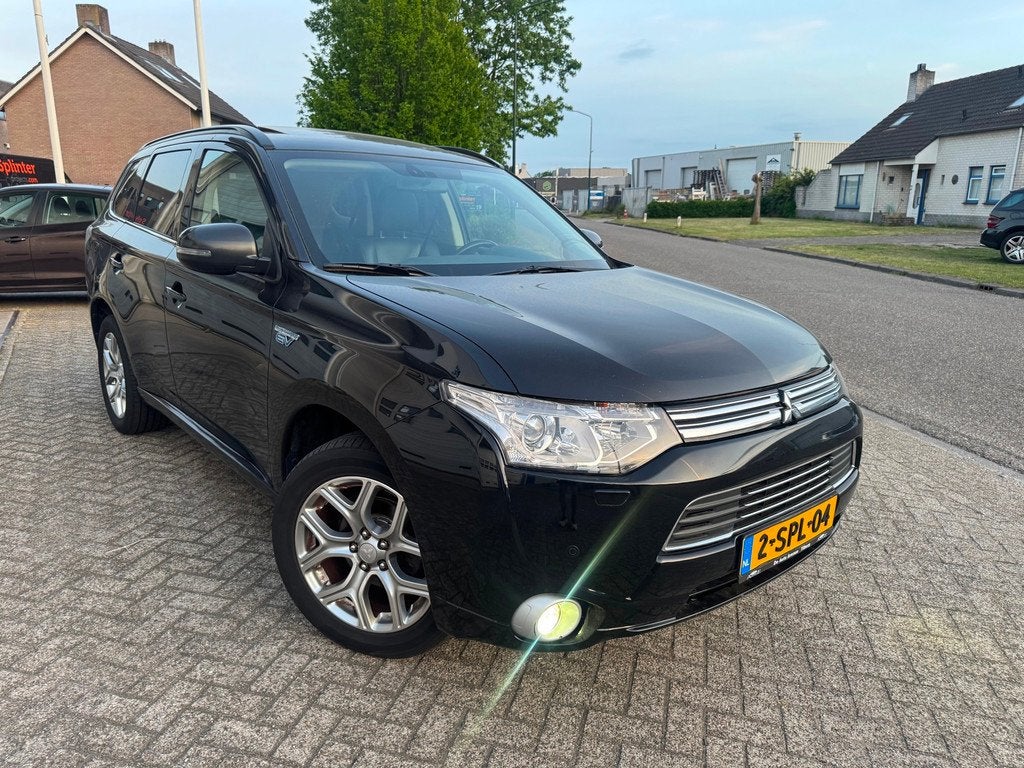 Mitsubishi Outlander 2.0 PHEV Instyle Schuifdak, Camera, Lee, Auto's, 4 cilinders, Stoelverwarming, Zwart, Vierwielaandrijving