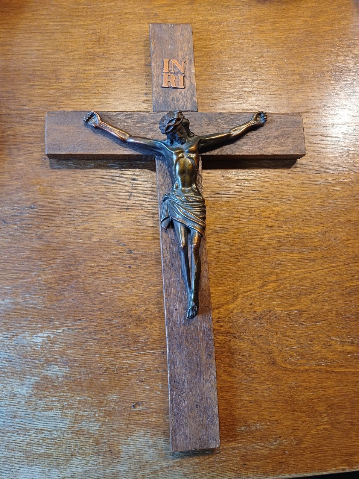 Houten kruis met bronzen Jezusbeeld - 43 cm, Antiek en Kunst, Ophalen of Verzenden
