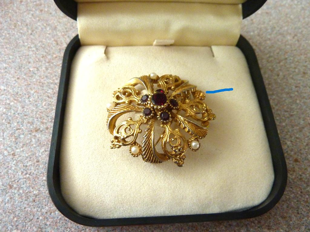 antieke broche Victoriaans met robijn en pareltjes, Sieraden, Tassen en Uiterlijk, Antieke sieraden, Ophalen of Verzenden, Overige materialen