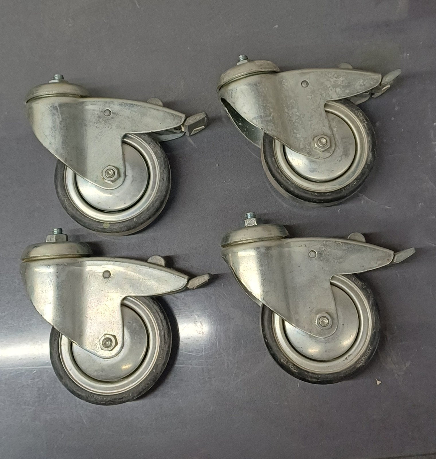 Set van 4 zwenkwielen met rem, 100mm, Doe-het-zelf en Verbouw, Zwenkwielen, Ophalen, Gebruikt