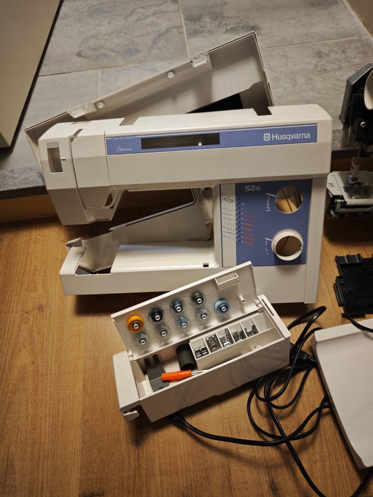 Husqvarna S215 Naaimachine met defect en onderdelen, Ophalen, Gebruikt, Naaimachine, Husqvarna