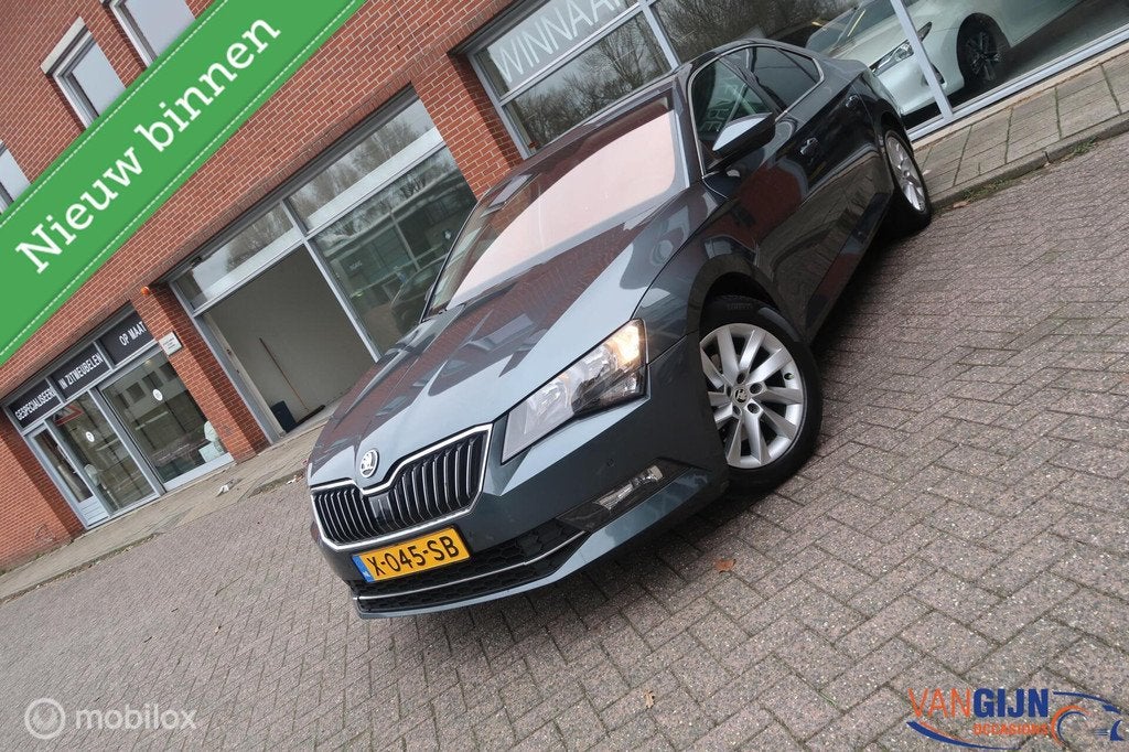 Skoda Superb 1.6 TDI Ambition Business Carplay Navi Automaat, Auto's, Skoda, Gebruikt, Euro 6, 4 cilinders, Diesel