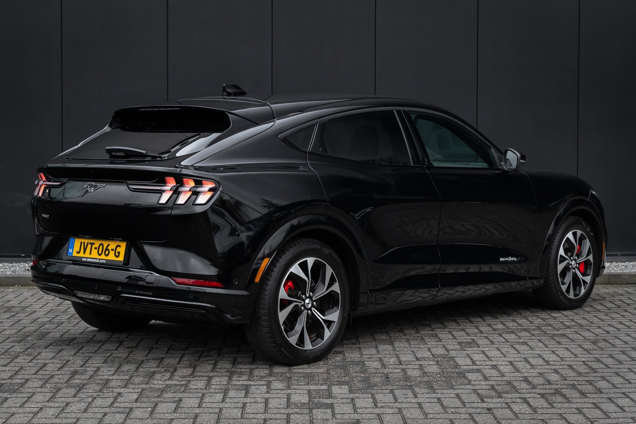 Ford Mustang Mach-E Extended AWD 98 kWh, 12 maanden, 98 kWh, Gebruikt, Zwart