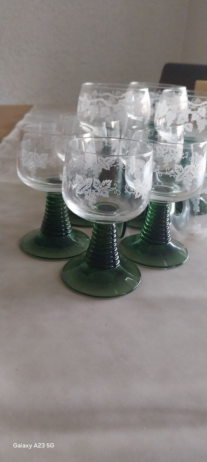 Set van 10 wijnglazen met druivenmotief en groene voet, Ophalen