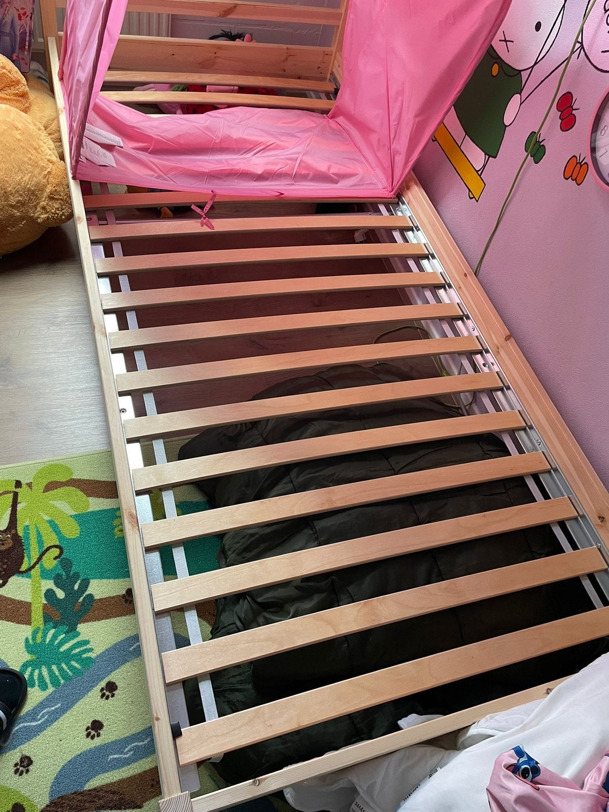 Bed, Kinderen en Baby's, Kinderkamer | Bedden, Ophalen, 85 tot 100 cm, Zo goed als nieuw, Lattenbodem