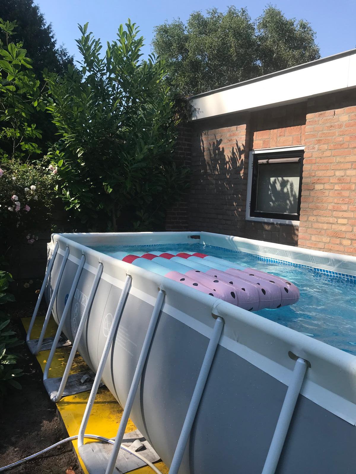Superleuk Intex zwembad 400 x 200 x 100 voor de warme zomers
