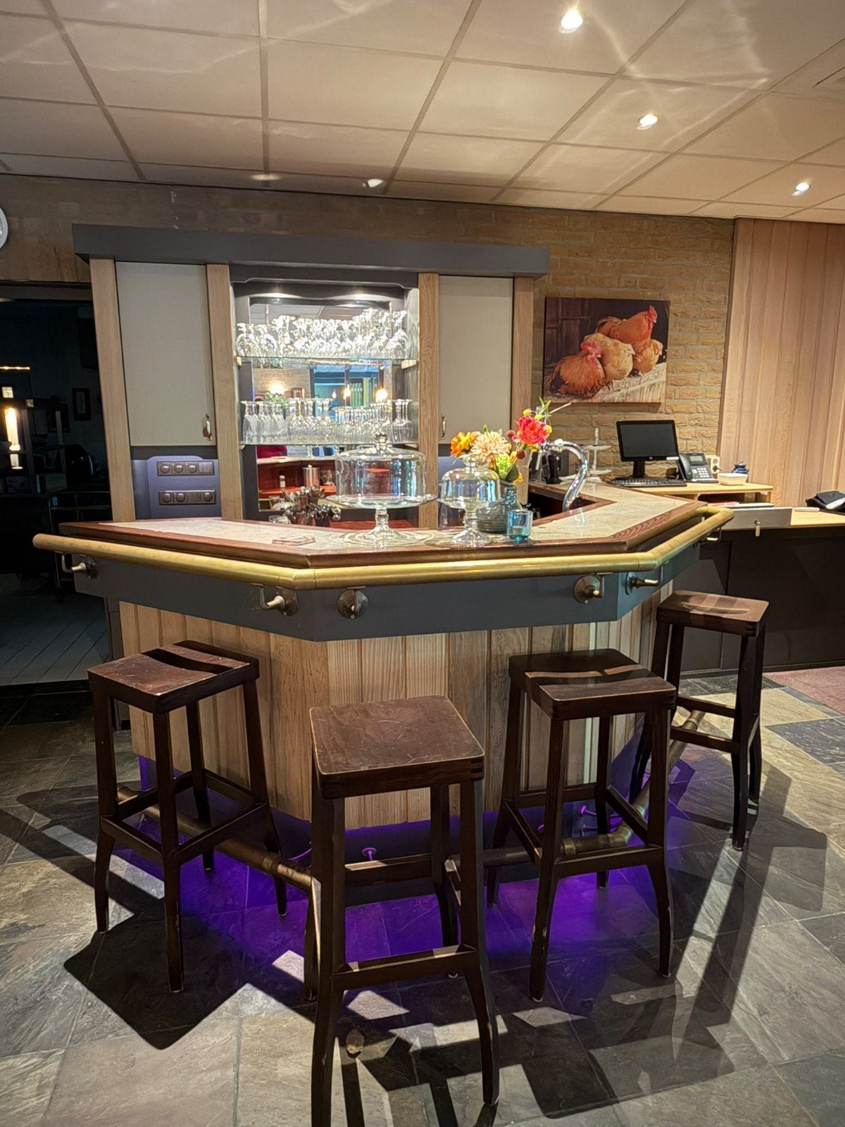 Complete bar met barkrukken MOET WEG!!!!, Ophalen, Gebruikt, Niet van toepassing, Inclusief barstoelen