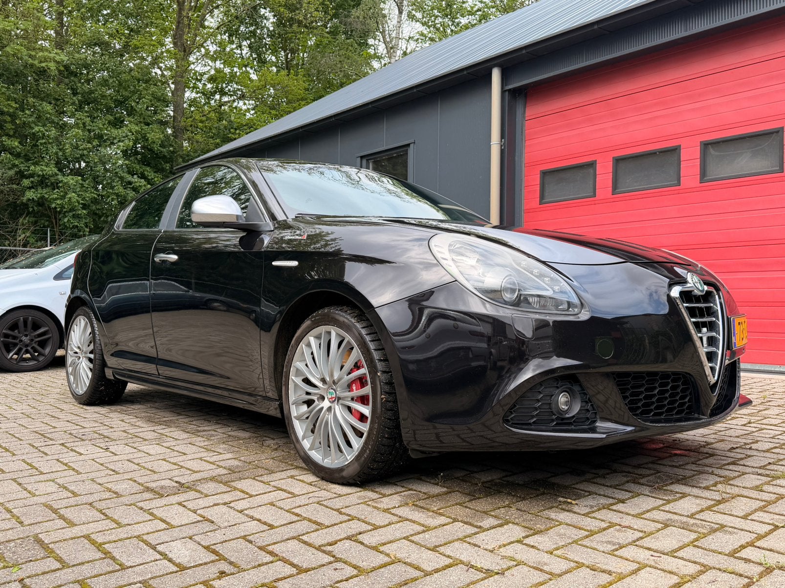 Nette Alfa Romeo Giulietta 1.6 Jtdm 2012 Nero Etna, Auto's, Voorwielaandrijving, 4 cilinders, Origineel Nederlands, 140 €/maand