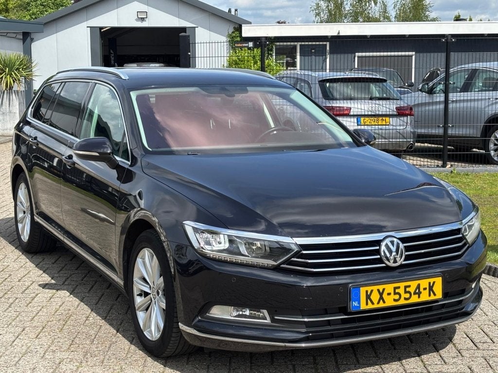 Volkswagen Passat Variant 1.6 TDI Highline DSG Automaat 2016, Auto's, Gebruikt, Euro 6, 4 cilinders, Zwart