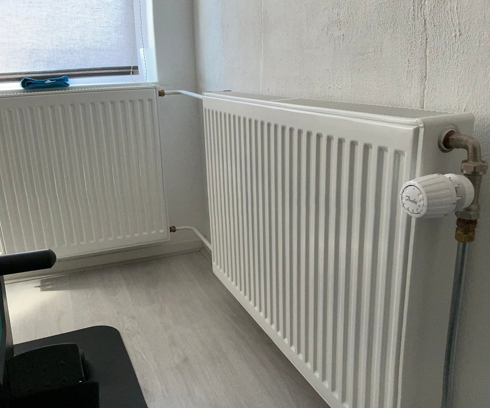 3 radiatoren T22 waarvan 2 met thermostaatkraan, Ophalen, 30 tot 80 cm, Radiator, Zo goed als nieuw
