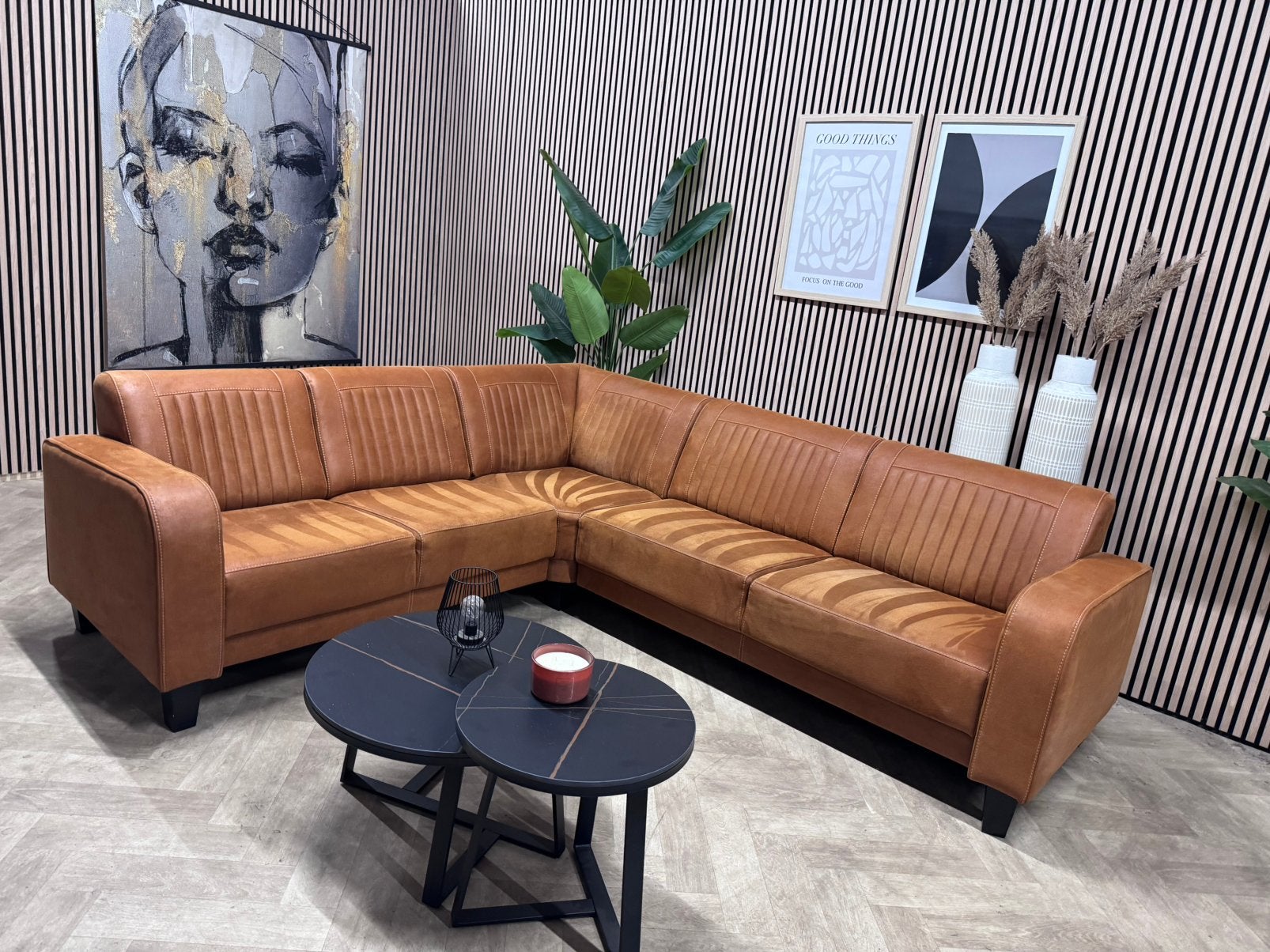 ZGAN Hoekbank Mills Microleer - Cognac - 258 x 230, 250 tot 300 cm, -, -, Hoekbank
