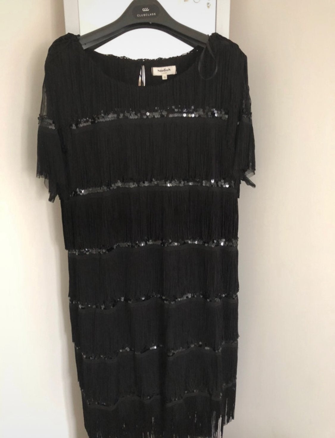 Feestjurk van Studio8 zwart met franjes en glitter mt 46, Galajurk, Zwart, Maat 46/48 (XL) of groter, Ophalen of Verzenden