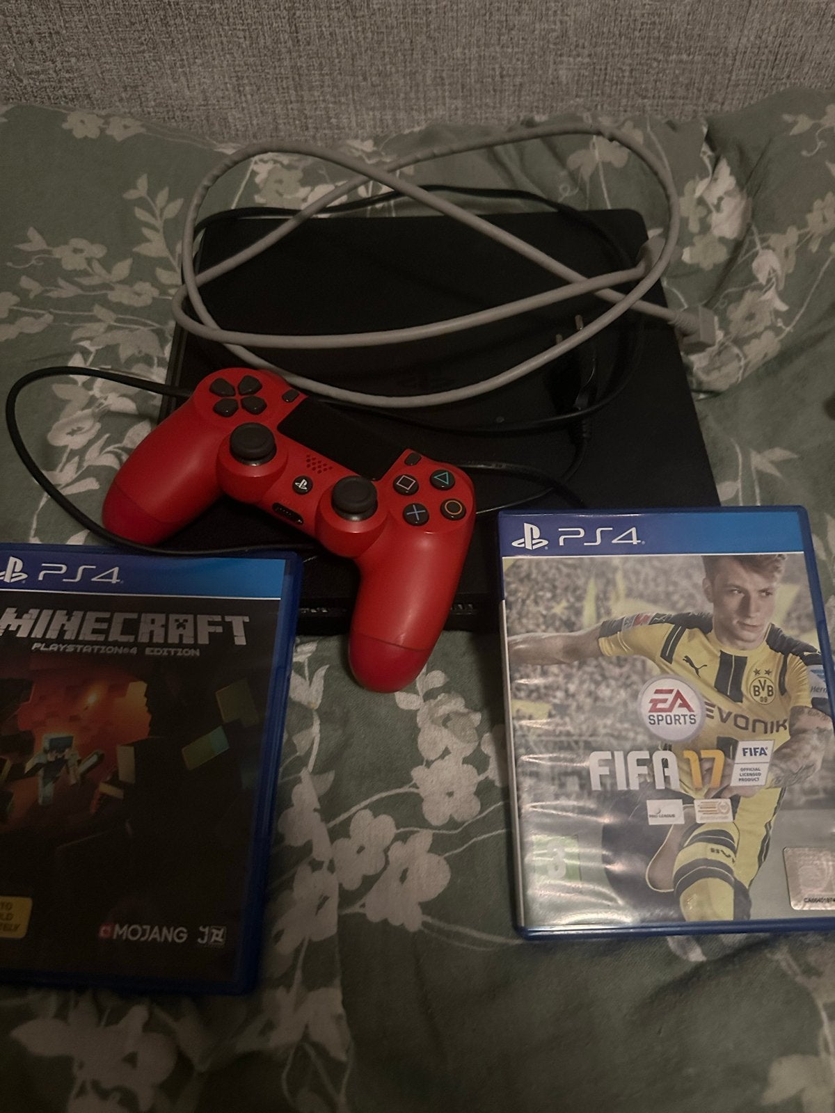 PlayStation 4 Slim met 1controllers en 2 games, Spelcomputers en Games, Games | Sony PlayStation 4, Ophalen, Gebruikt, Overige genres