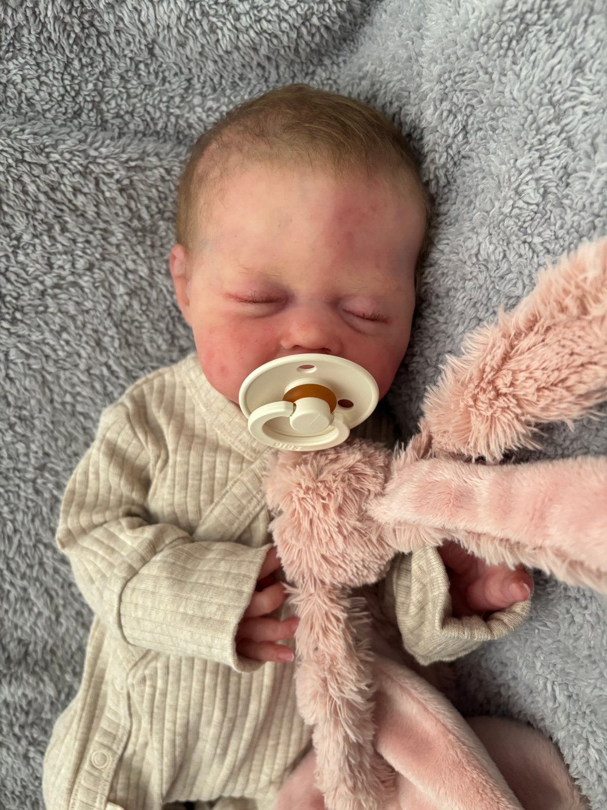 Siliconen meisje met 2 open handjes, Verzamelen, Ophalen of Verzenden, Zo goed als nieuw, Babypop, Levensecht of Reborn