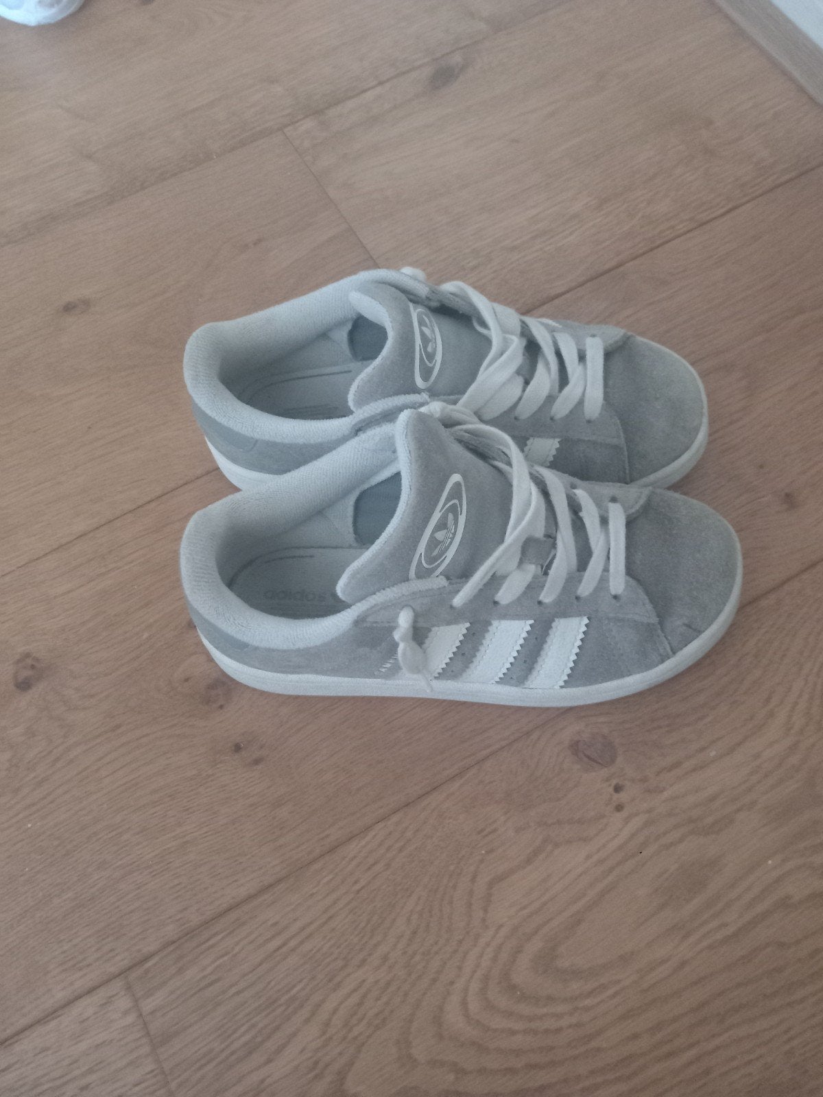 for free-Adidas sneakers grijs - Maat 34, Adidas, Ophalen of Verzenden, Sneakers of Gympen, Grijs