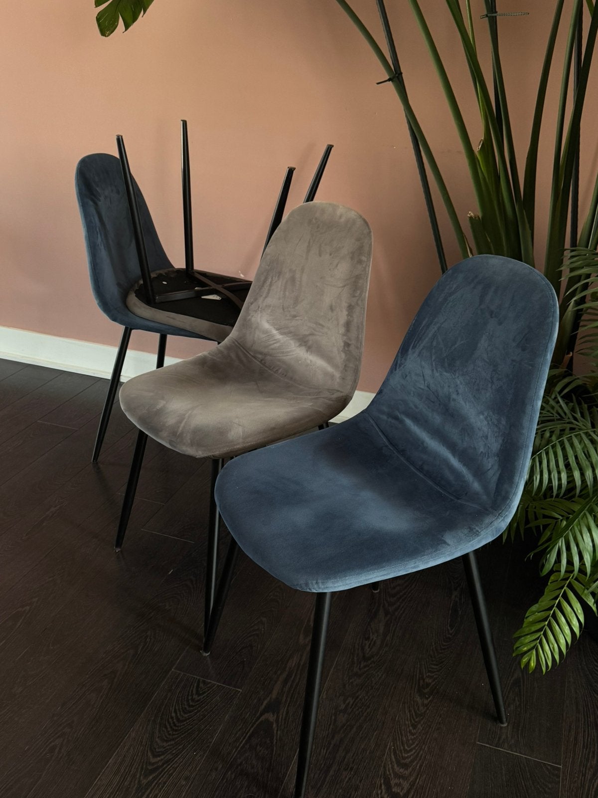 Kwantum velours stoelen (2x grijs + 2x donker blauw), Ophalen, Gebruikt, Blauw, Vier