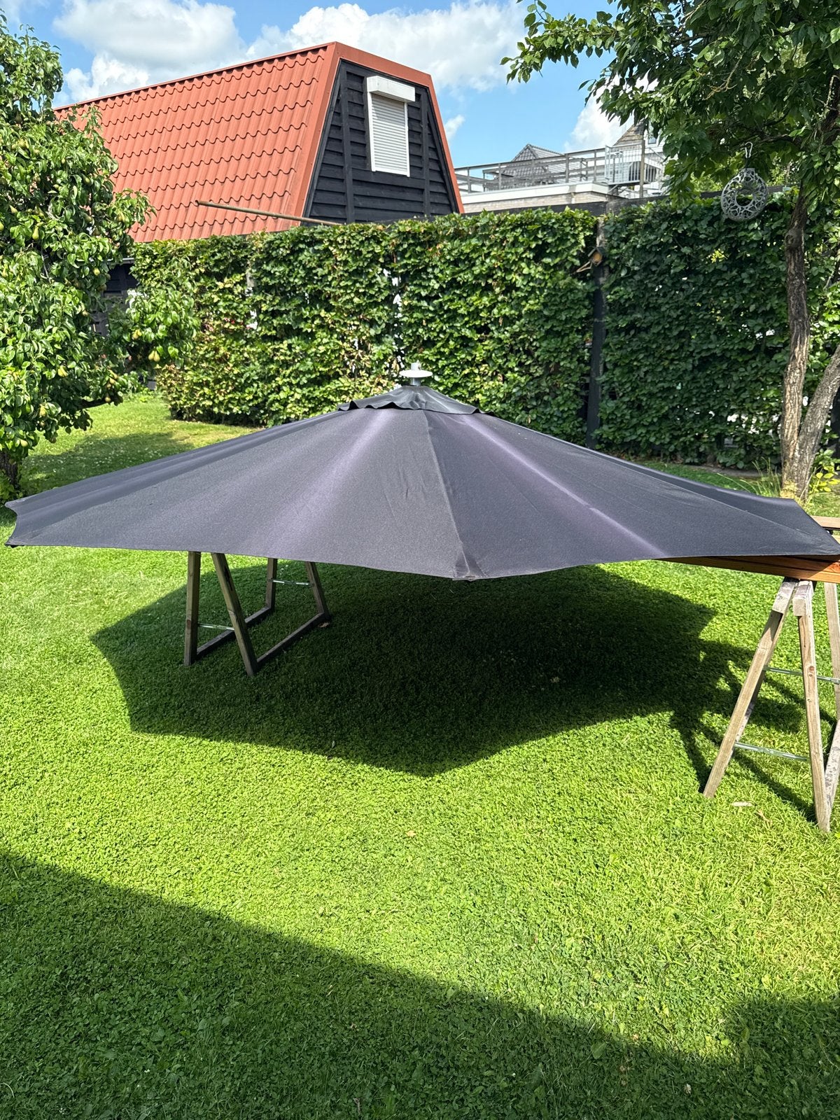 Muurparasol - licht verkleurd door opslag, Ophalen, Gebruikt, 2 tot 3 meter, Muurparasol