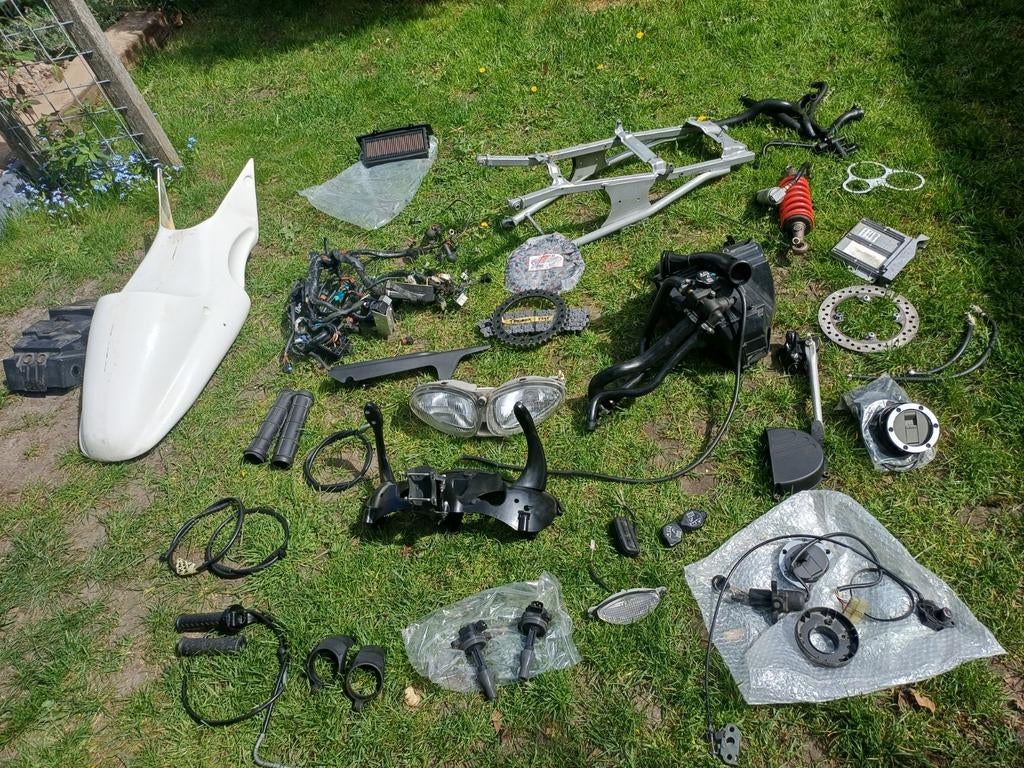 Grote partij onderdelen Triumph daytona / speed triple 1997/, Motoren, Ophalen of Verzenden, Nieuw