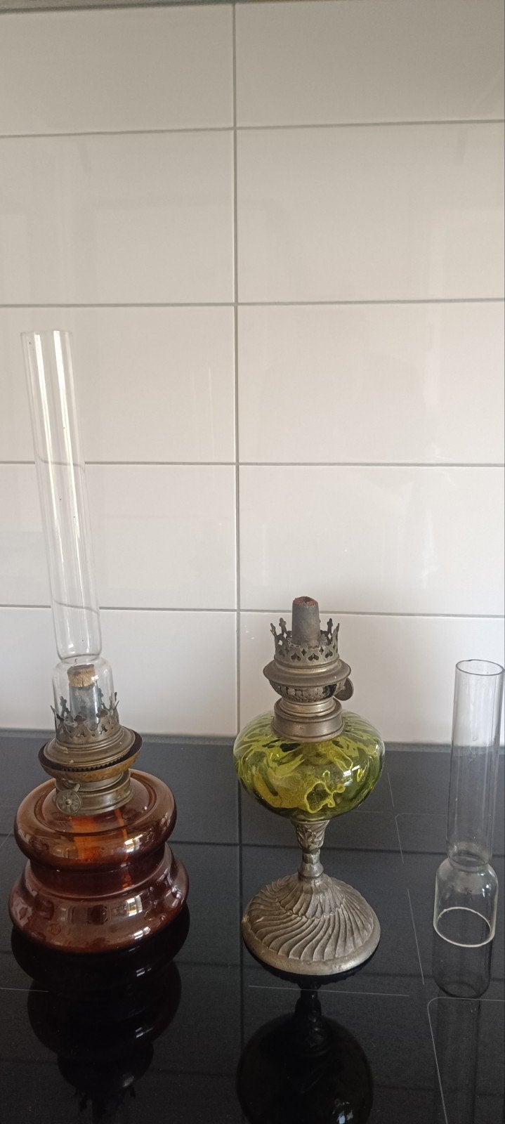 Antieke petroleumlampen: groen en amberkleurig, Antiek en Kunst, Ophalen