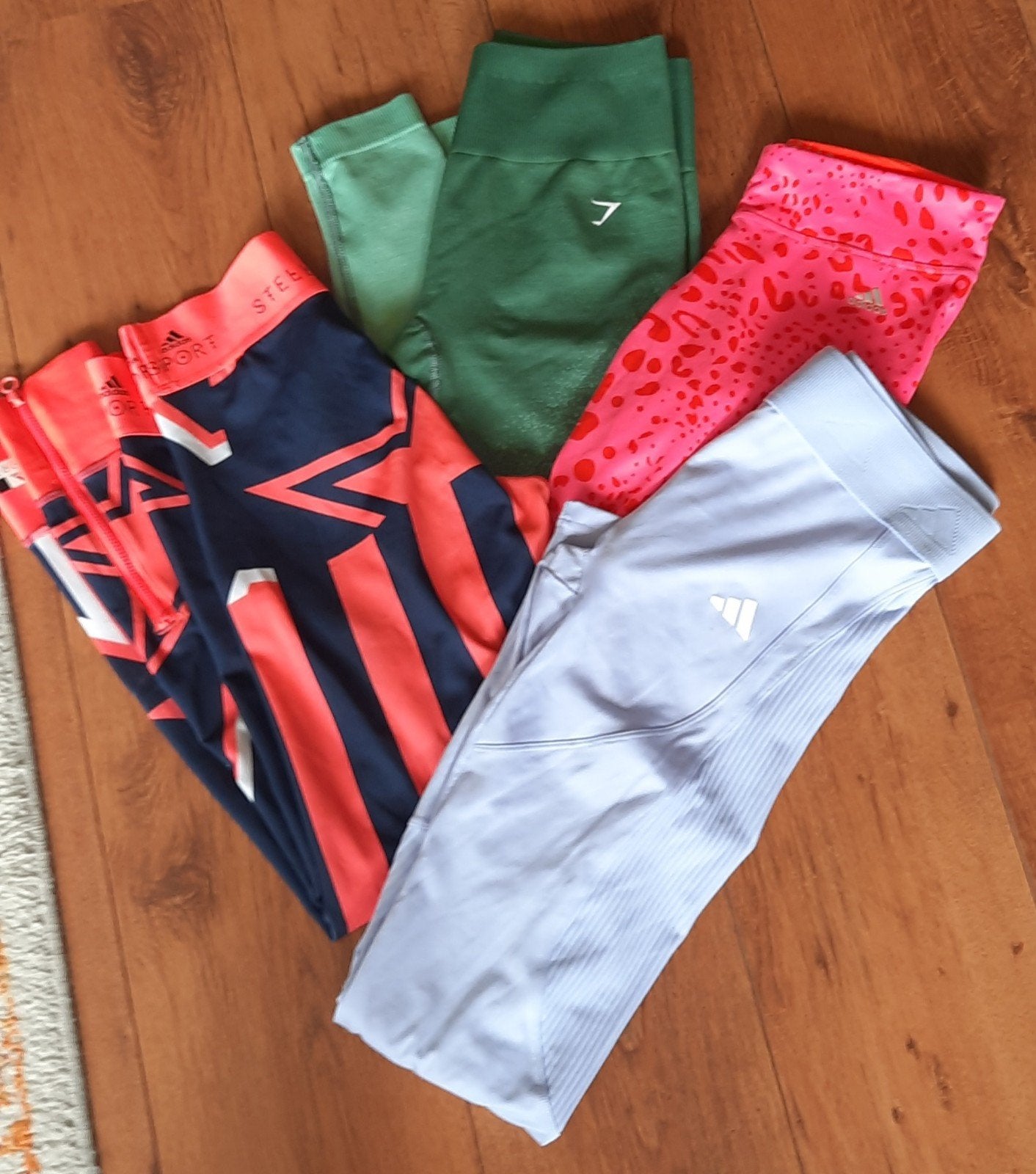 4 stuks merk sport leggings, o.a Adidas en gymshark mt xs/s, Adidas, Ophalen of Verzenden, Roze, Maat 36 (S)