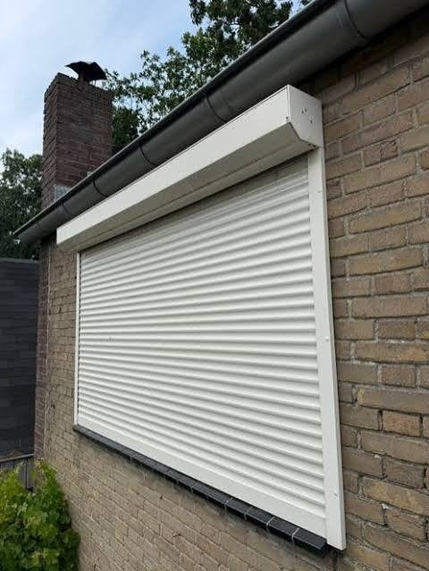 Elektrisch rolluik - wit, Doe-het-zelf en Verbouw, Rolluiken, Ophalen, Gebruikt, Wit, 200 cm of meer